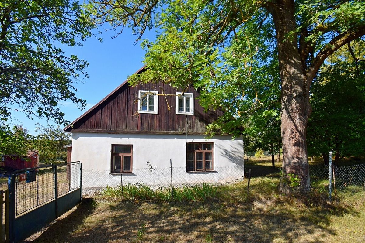 Prodej rodinného domu 100 m², pozemek 1222 m²